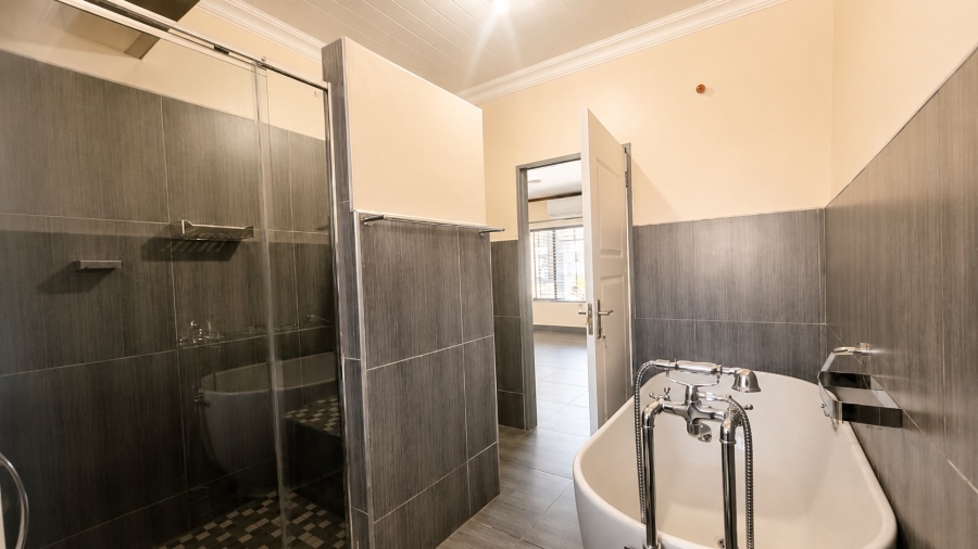 6 Bedroom Property for Sale in Flamwood North West